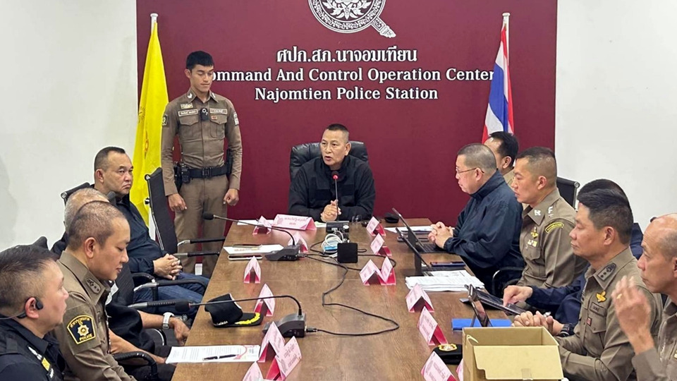 ผบ.ตร. ชื่นชมตำรวจนาจอมเทียน จับกุมชาวต่างชาติครอบครองอาวุธสงคราม-วัตถุระเบิดจำนวนมาก