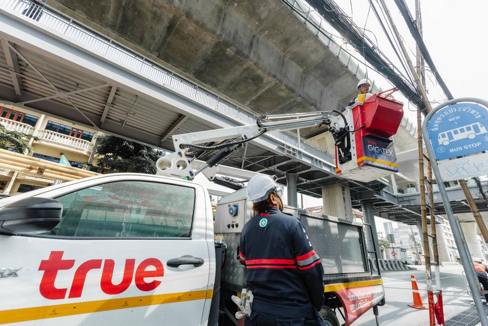 หมดปัญหาสายไฟกวนใจถ.ประชาราษฎร์สาย 2 "ทรู" จับมือ MEA  กทม. จัดระเบียบสายสื่อสารลงดิน 