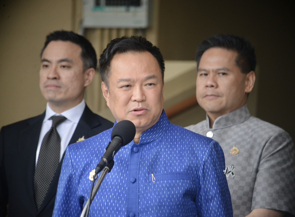 “อนุทิน” ปัดคุยการเมือง “เศรษฐา” หลังควงแขนดูมวยเวทีราชดำเนิน แจงรู้จักกันมานานตั้งแต่เรียนเมืองนอก