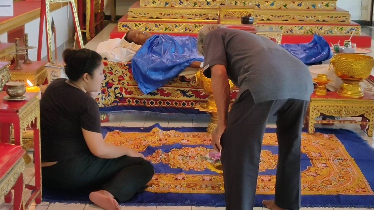 ญาติเผยไม่อโหสิกรรมลูกแทงกระหน่ำพ่อจนเสียชีวิต พบบรรยากาศงานศพเต็มไปด้วยความเศร้า