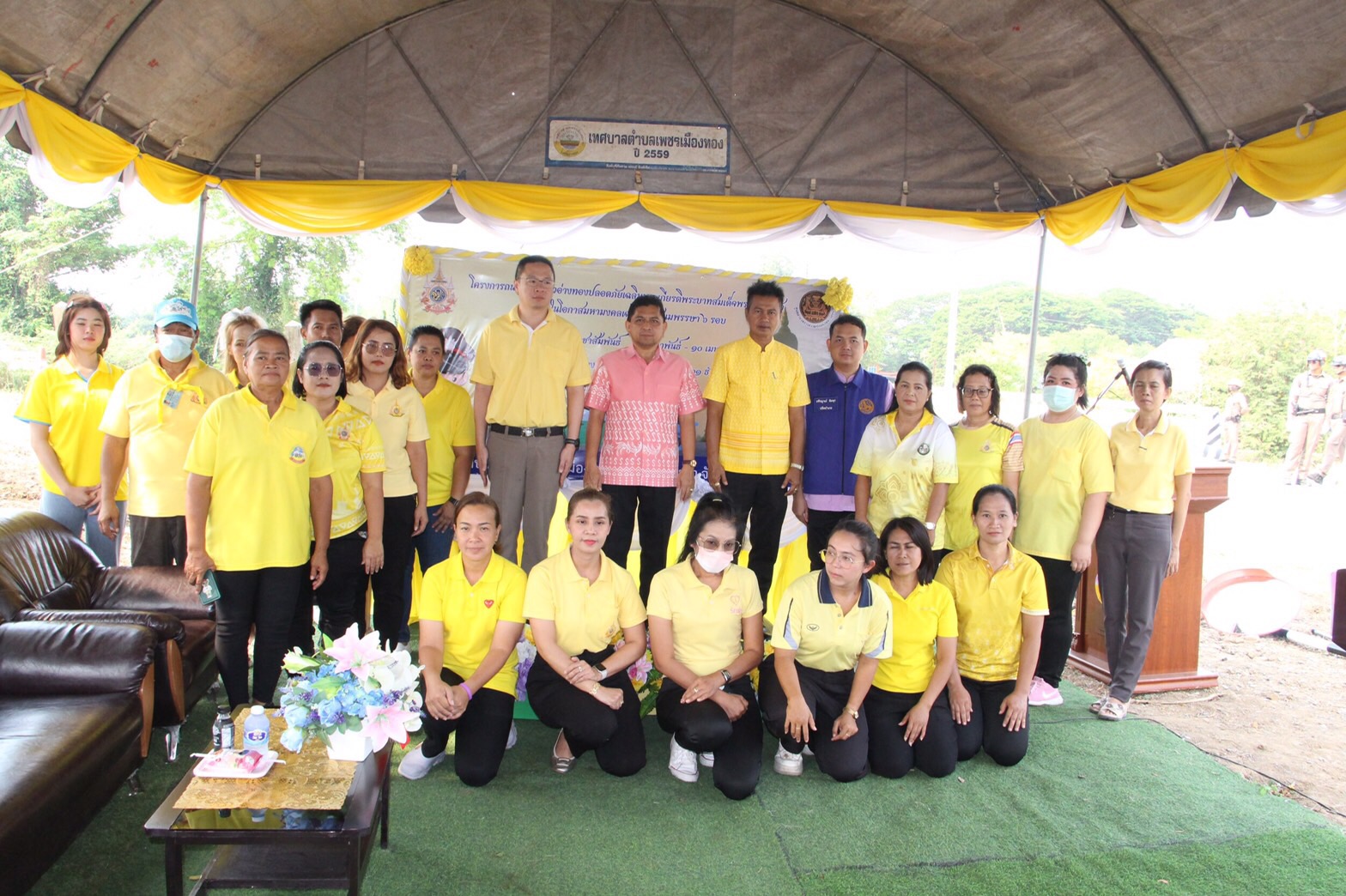 ทต.เพชรเมืองทองจัดโครงการถนนสีขาวชาวอ่างทองปลอดภัยเฉลิมพระเกียรติพระบาทสมเด็จพระเจ้าอยู่หัว