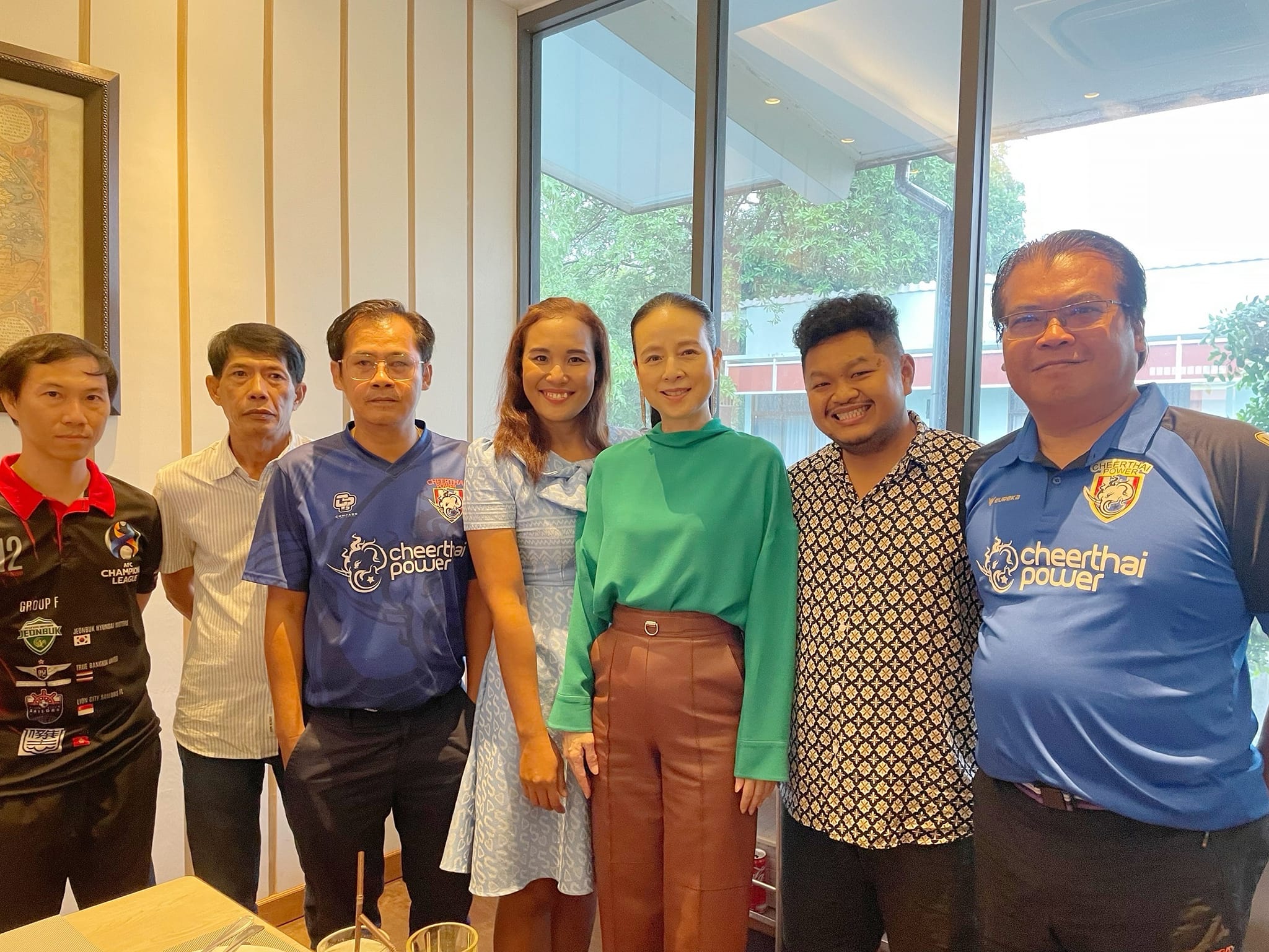 รวมใจเชียร์ช้างศึก! "มาดามแป้ง" ร่วมพูดคุยแฟนบอลไทย 3 กลุ่ม ก่อนเกมพบเกาหลีใต้