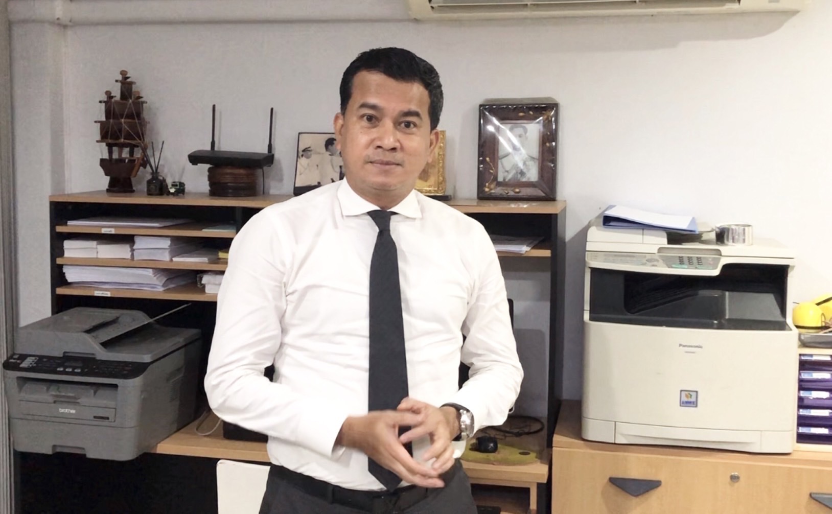 "อดีตรองโฆษกปชป." ดึงสติ "ด้อมส้ม" อย่าเพิ่งรีบเฮ ชี้คำถาม-ตอบในที่ประชุมไม่มีน้ำหนัก ดูที่งบการเงิน-รายได้มาจากกิจการสื่อหรือไม่ 