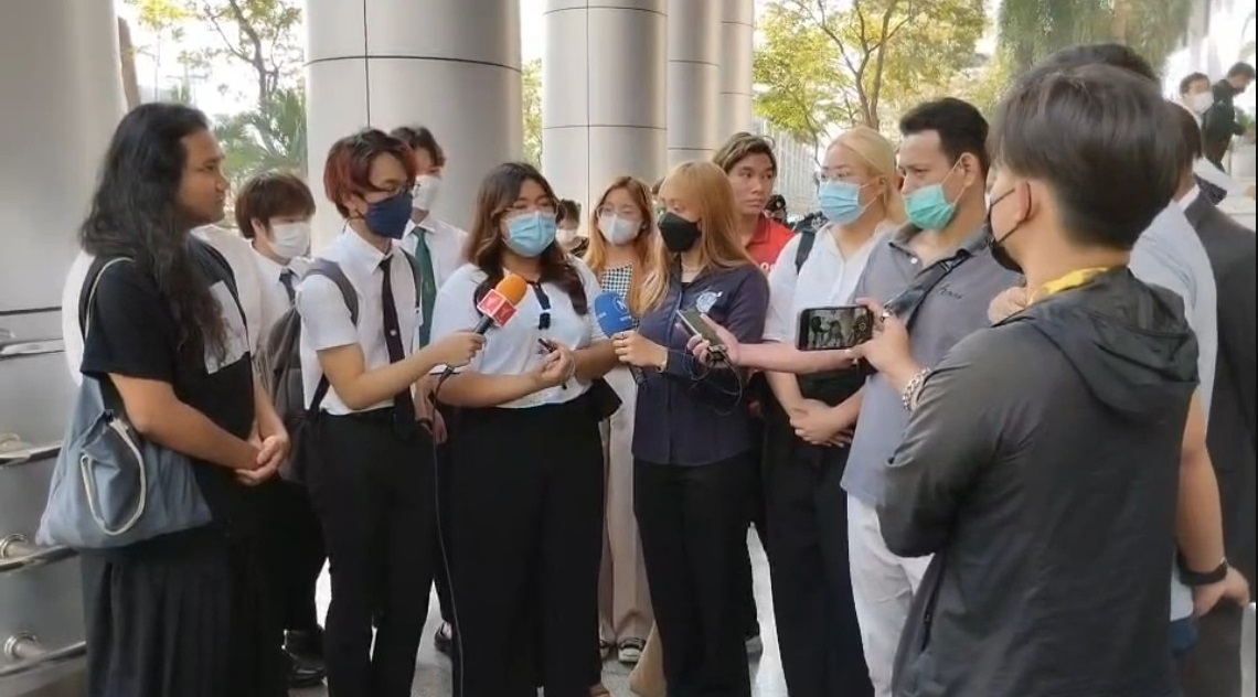 ตัวแทน 11 องค์กรผู้แทนนิสิตนักศึกษา ยื่นข้อเรียกร้อง คืนความเป็นธรรมให้ผู้ต้องขังคดีทางการเมือง