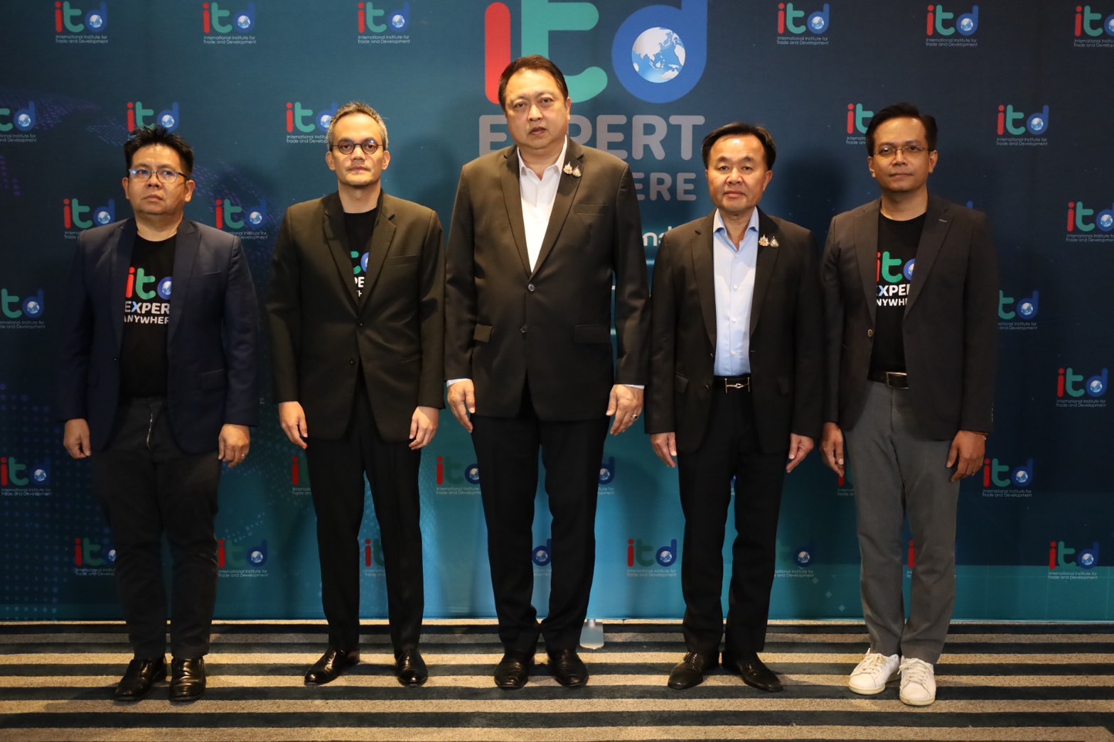 "สุชาติ" เร่งเครื่องส่งออก SMEs สู่ 40% ของGDP ด้วย “ITD Expert Anywhere Version 2” แพลตฟอร์มใหม่ เสริมแกร่ง SMEs ไทยทุกด้าน
