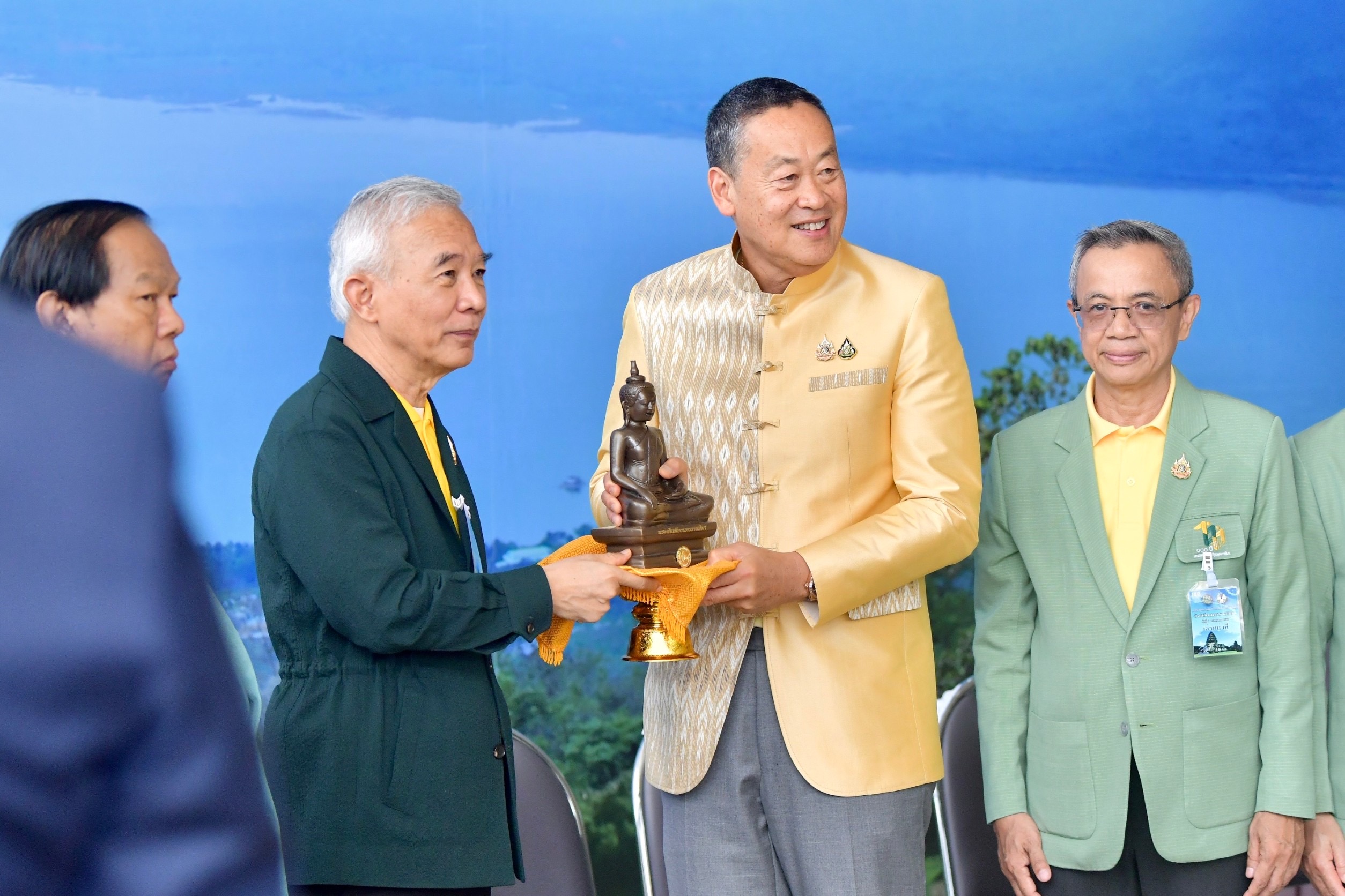 “สุวัจน์” เผยประชุมครม.สัญจรโคราช เป็นผลดีจว.อีสานตอนล่าง ย้ำเห็นโอกาสพัฒนานครราชสีมา