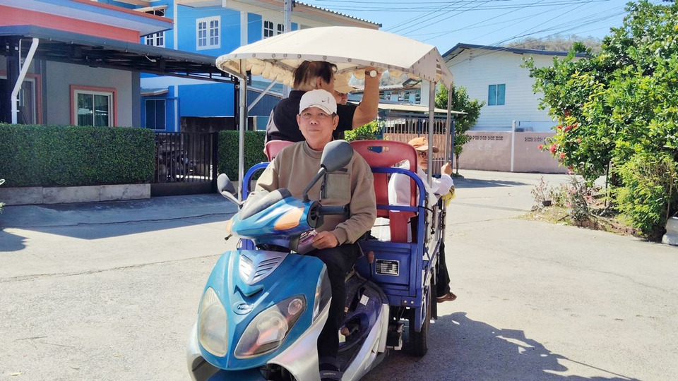 “พิชัย” อดีต สส.ลพบุรี ติดดิน ขอคืนสนามการเมือง ใช้รถสามล้อเคาะประตูบ้าน ขอคะแนนเสียงเขต 1