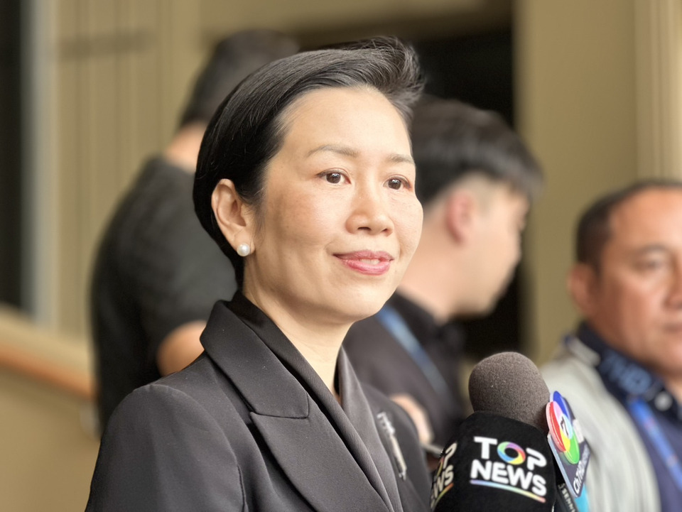 “รัชดา” เข้าพบนายกฯ -ไหว้สิ่งศักสิทธิ์ทำเนียบฯ หลังนั่งผู้ช่วยรัฐมนตรี แจงซบ ภท. เหตุมีศักยภาพ เผยคุย “มาร์ค” แล้ว 