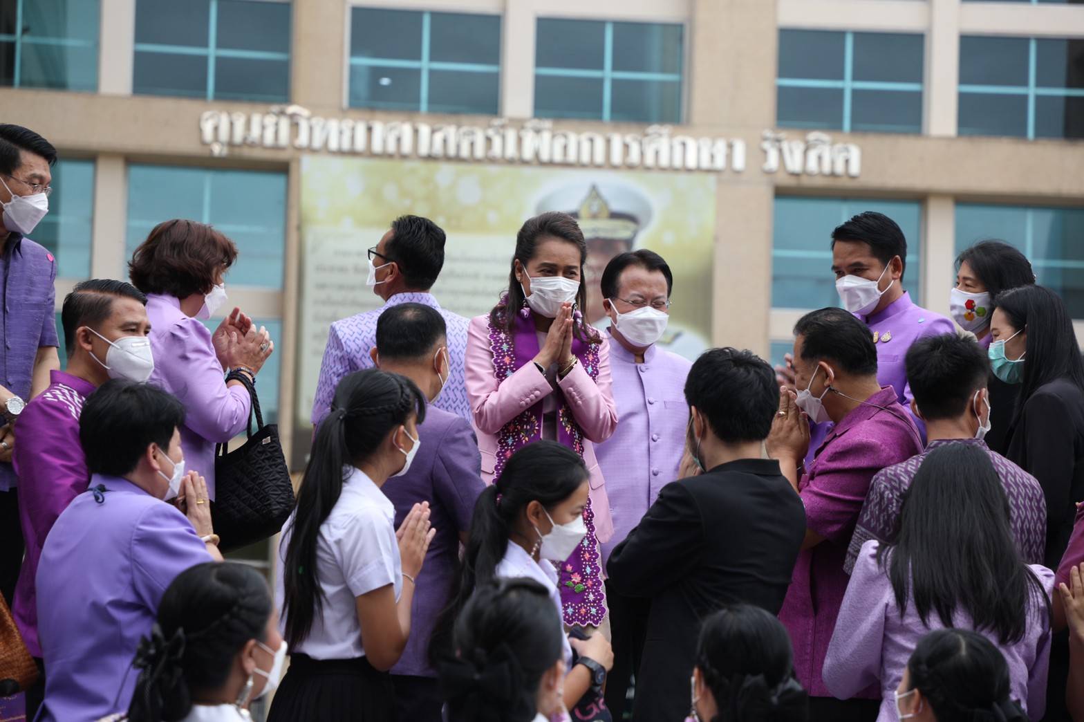 ครูโอ๊ะ ผนึกกำลัง กศน.เปิดงาน“วันรักการอ่าน 2 เมษายน 65”เทิดพระเกียรติ กรมสมเด็จพระเทพฯ พร้อมมอบโล่ประกาศเกียรติคุณและเกียรติบัตร​  