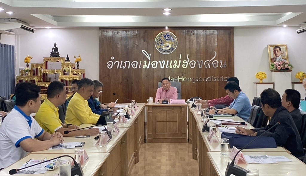 รองผู้ว่าฯแม่ฮ่องสอน ประชุมพัฒนาส่งเสริมการท่องเที่ยวบ้านรักไทยยั่งยืนในทุกมิติ