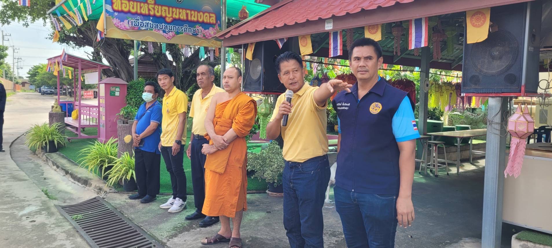 นายกเทศมนตรีตำบลลำพญา เร่งตั้งแนวกั้นน้ำท่าจีน ป้องน้ำท่วมซ้ำรอย