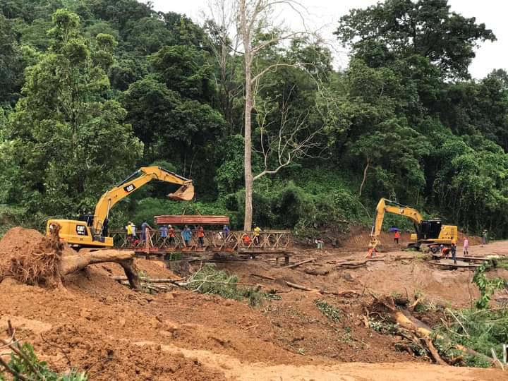 แจ้งเตือนประชาชน!! ถนนทางหลวง 105 ช่วงแม่สลิดหลวง-แม่เงา ต.ท่าสองยาง ถนนทรุดตัว