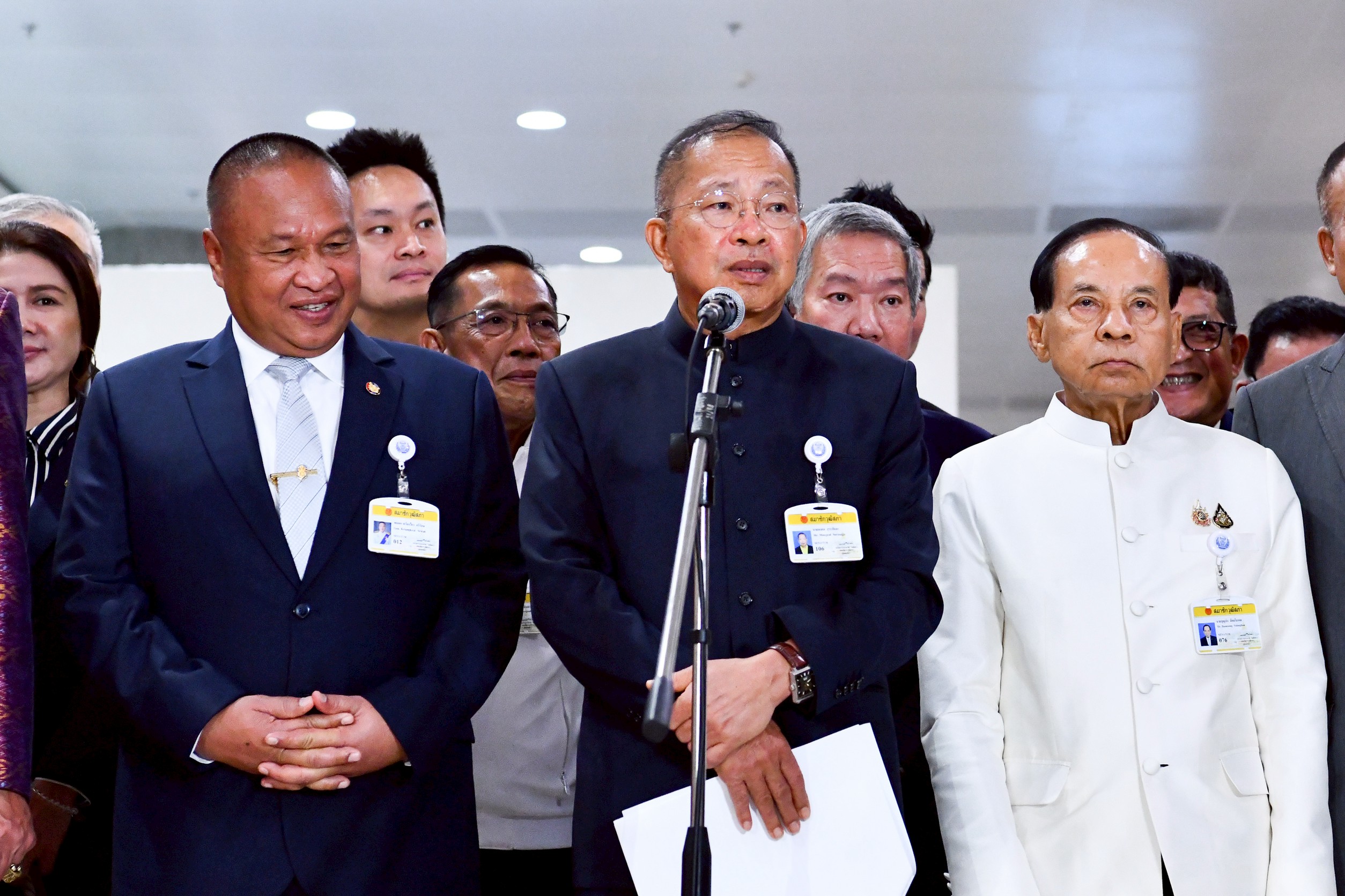 "ปธ.วุฒิ" นำคณะแถลงเรียกร้อง "รัฐบาล" เปิดประชุมร่วมรัฐสภา ถกปม "ไทย-กัมพูชา" ต้องเร่งทำ เหตุสถานการณ์เปลี่ยนทุกวัน 