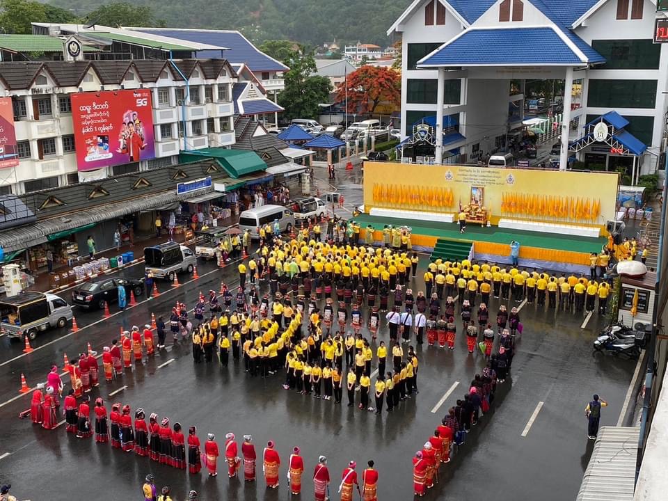 พสกนิกรชาวเชียงรายร่วมกิจกรรมเดิน วิ่ง ปั่น ธงตราสัญลักษณ์งานเฉลิมพระเกียรติในหลวง 
