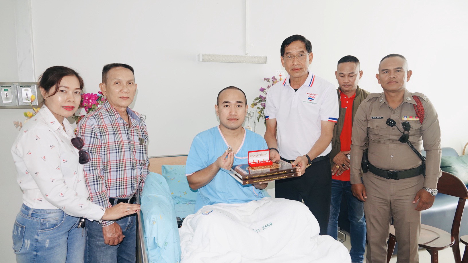 “คำรณวิทย์”มอบเหรียญหลวงปู่ทวดให้กำลังใจ “ร.ต.อ.”หนังเหนียว