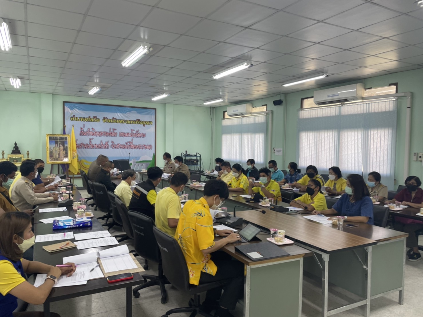 อำเภอท่าเรือจัดประชุมป้องกันการลดอุบัติเหตุบนท้องถนนและมาตรการป้องกันโรคติดต่อในช่วงเทศกาลปีใหม่
