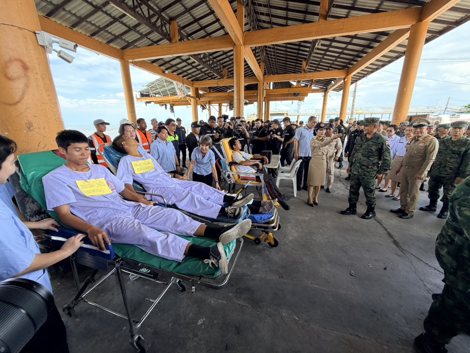 จำลองวิกฤตสงคราม! ทร.ซ้อมอพยพชาวคลองใหญ่ 2.2 หมื่นคนทางทะเล ชาวบ้านยังกังวลชายแดน 