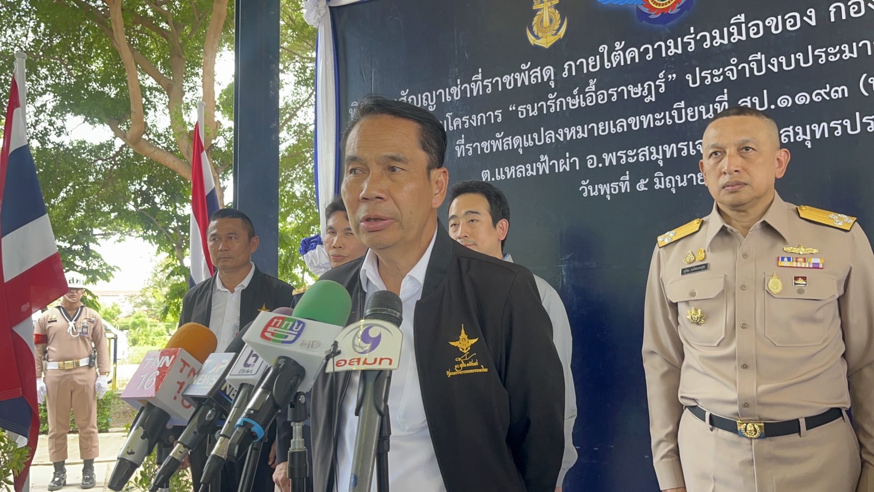 "สุทิน" เตรียมนำ "พรบ.นิรโทษฯ" รวม ม.112 เข้า "สภากลาโหม" ฟังความเห็น "ผบ.เหล่าทัพ" ยันไม่คิดล้วงลูก "คดีทักษิณ" เป็นเรื่องของศาล 