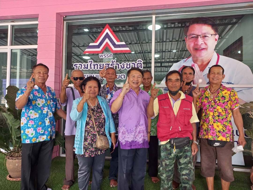 “หมอเปรมศักดิ์” ผู้สมัครรวมไทยสร้างชาติ ขอนแก่น  เผยชาวบ้านเทใจให้ “บัตรลุงตู่” เพราะใช้ง่ายได้จริง มากกว่าเงินดิจิตอลที่ซับซ้อนยุ่งยาก 