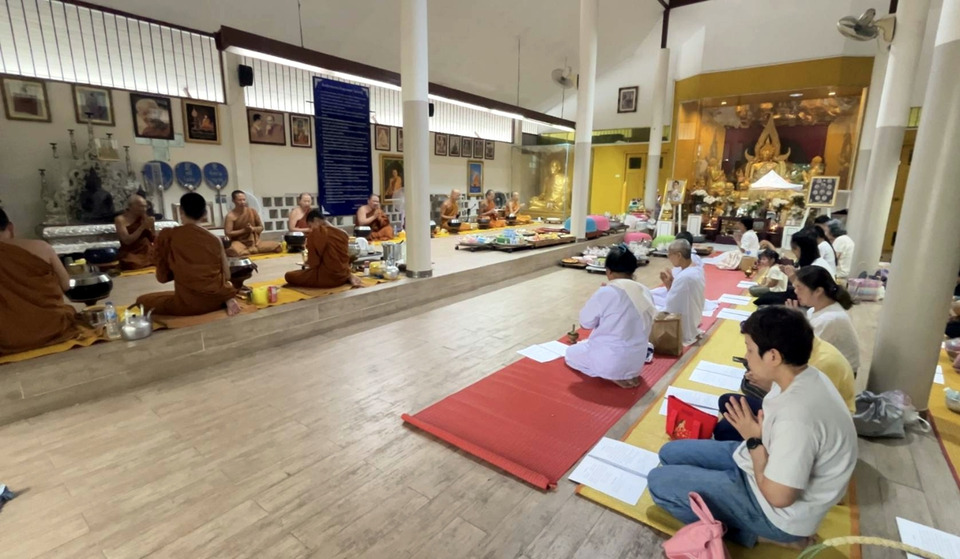 ชาวขอนแก่นพร้อมใจทำบุญถวายพระพรแน่นวัดทุ่งเศรษฐี พระสงฆ์นำสวดชัยมงคลคาถาถวายเป็นพระราชกุศล
