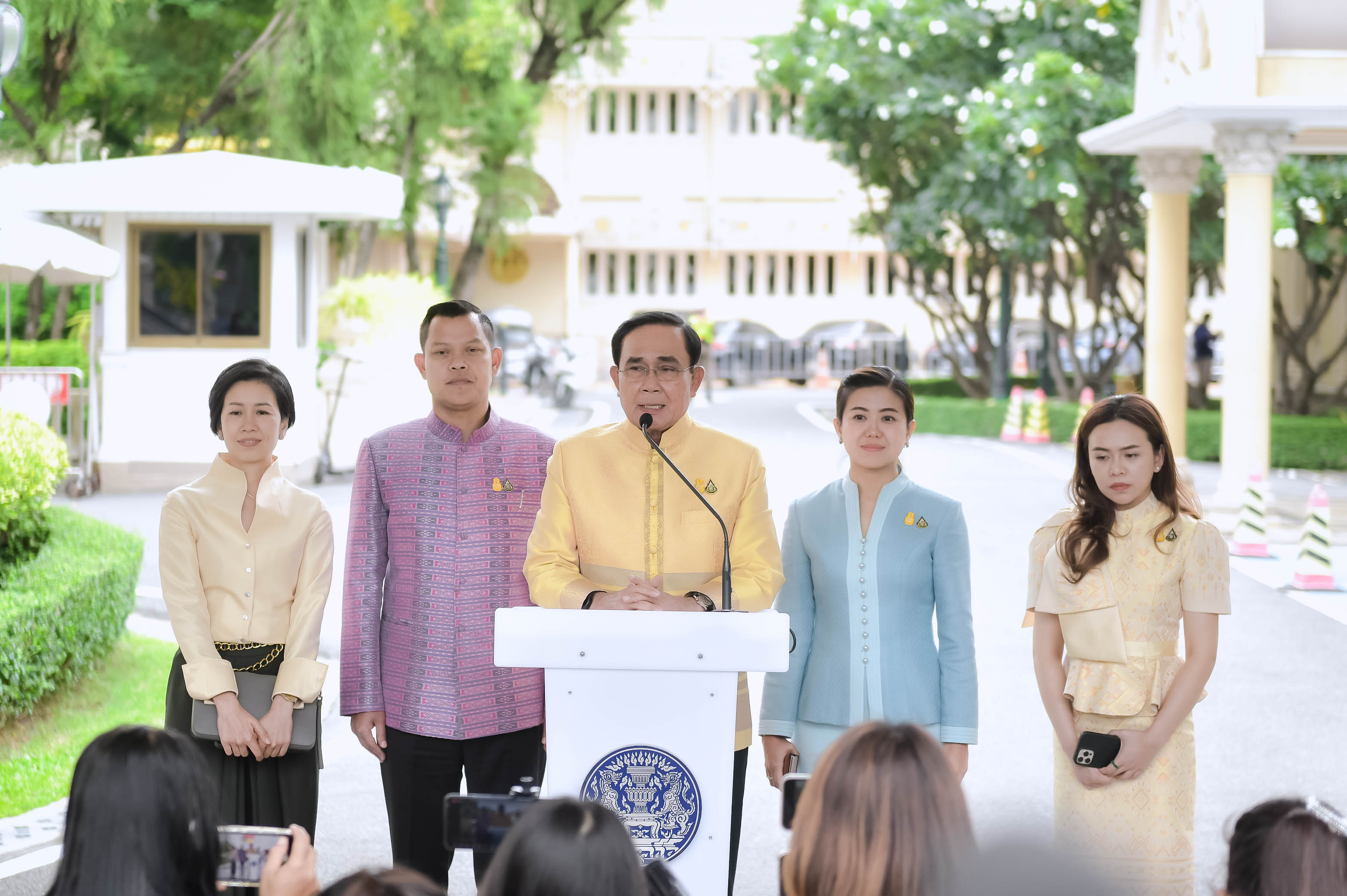 "บิ๊กตู่" ลั่น 9 ปี พยายามทุกอย่างให้ดีที่สุด เพื่อ "ประเทศ-ประชาชน" เป็นพลเมืองไทย ไม่มีสิทธิพิเศษ ชมครม.ใหม่ ขอบคุณสื่อทำงานร่วมกันมา