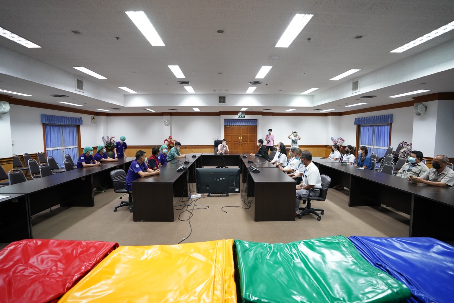 กลุ่ม ปตท. จังหวัดระยอง มอบผ้าใบสำหรับคัดแยกผู้บาดเจ็บตามความรุนแรง (triage canvas) แก่โรงพยาบาลเฉลิมพระเกียรติสมเด็จพระเทพรัตนราชสุดาฯ สยามบรมราชกุมารี ระยอง