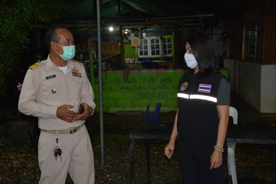 ปลัดอาวุโส อ.วิเชียรบุรี ลงพื้นที่ตรวจเยี่ยมจุดตรวจ จุดคัดกรองโรคติดเชื้อโควิด-19