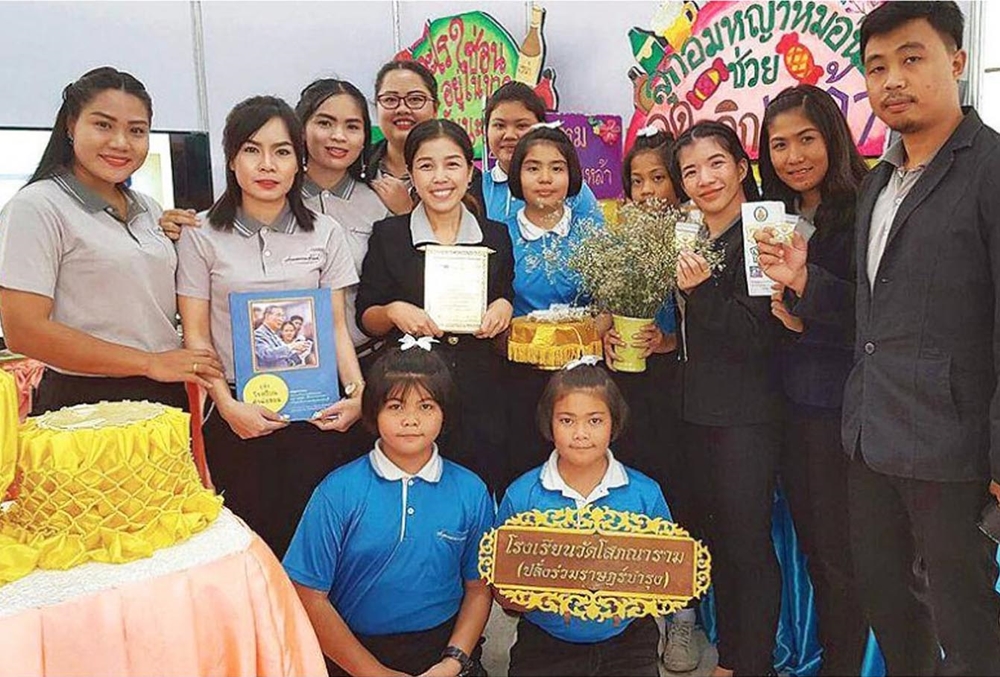 ตามดู "ครูต้นแบบ" นำเด็ก นร.วัดโสภณาราม กวนลูกอม ช่วยเลิกเหล้า-ลดบุหรี่  