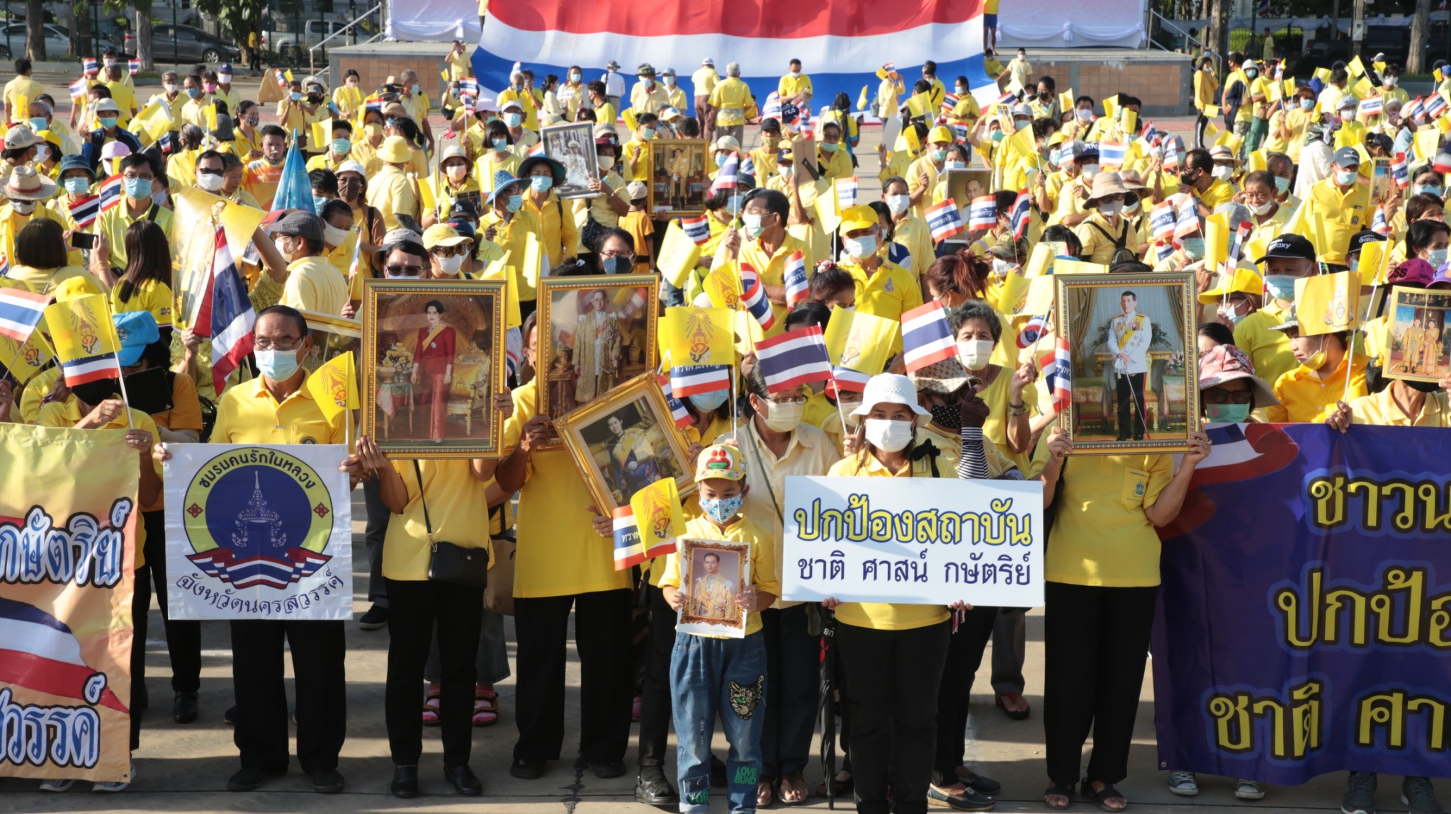 ชมรมคนรักในหลวง จ.นครสวรรค์ จัดกิจกรรม “รวมพลคนรักในหลวง”