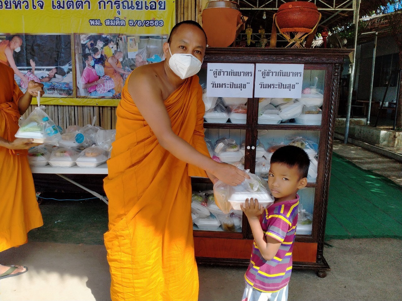 วัดหนองโพ เปิดโครงการตู้ข้าวก้นบาตร วันพระปันสุข ช่วยผู้ยากไร้สนองพระดำริสมเด็จพระสังฆราชฯ