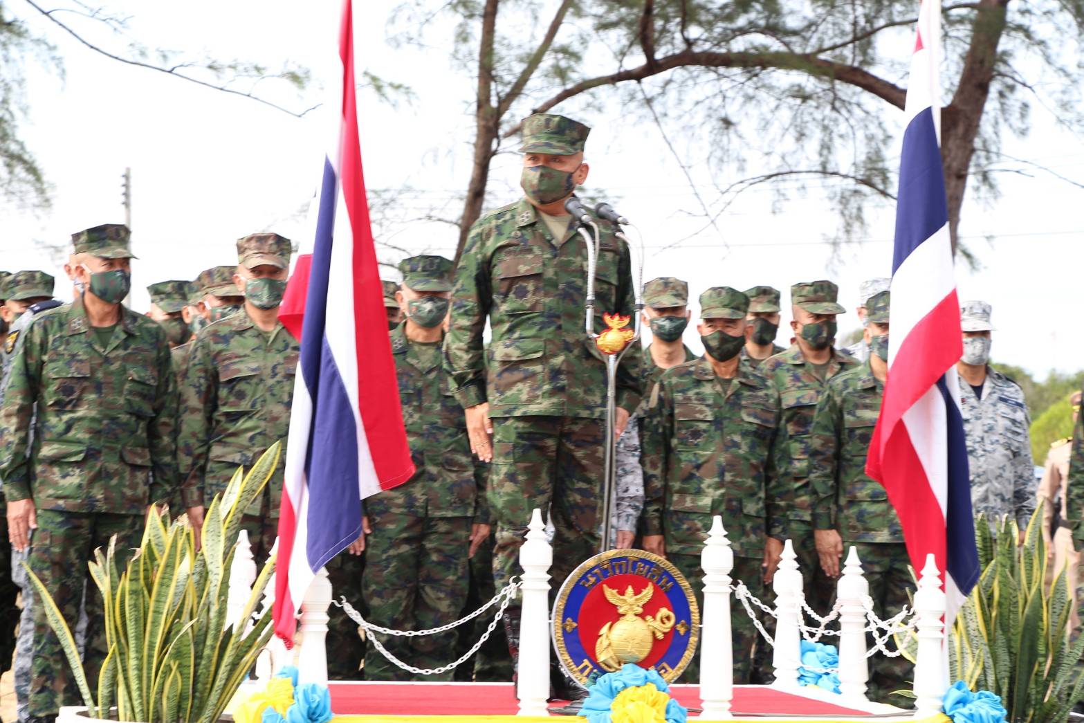 ผบ.ทร.เยี่ยมกำลังพลในการฝึกปฏิบัติยุทธการสะเทินน้ำสะเทินบกกองทัพเรือ 64 แสดงศักยภาพป้องกันประเทศ