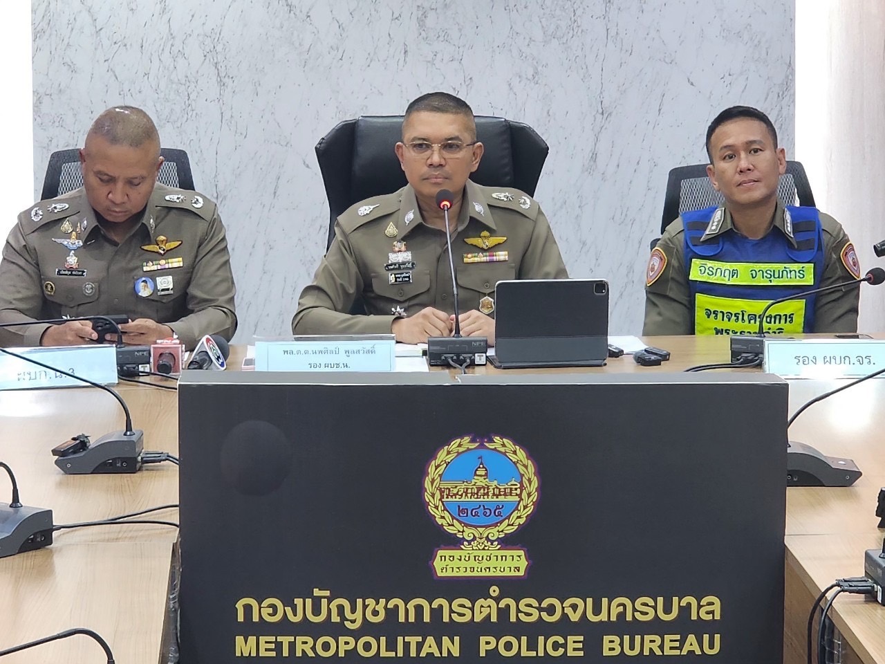 รองผบช.น.ยันไม่มีการปกป้องตำรวจ 7 นายทำคดีนี้อย่างตรงไปตรงมาขอแสดงความเสียใจไปถึงผู้บาดเจ็บพร้อมให้ความช่วยเหลือเต็มที่