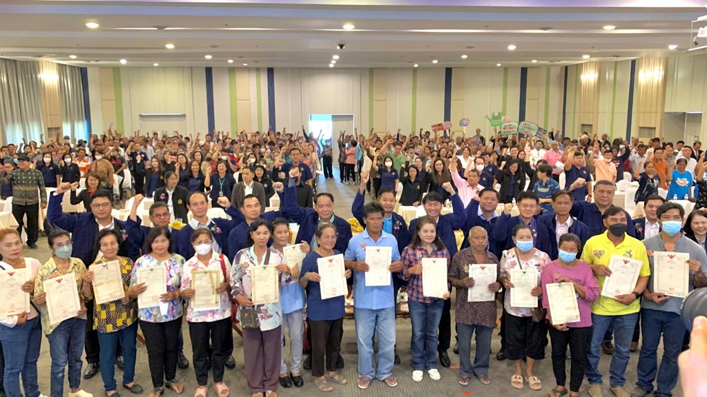กฟก.เปิดโครงการติดตามและประเมินผลฟื้นฟูและพัฒนาเกษตรกร พร้อมคืนโฉนดสมาชิก 18 ราย