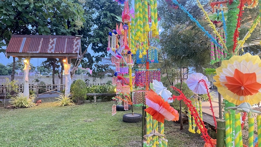 ชัยภูมิจุดไฟตูมการเจิดจ้าเต็มรอบต้นกระถางธูปออกพรรษาสุดสวยงามตระการตาทั่งทั้งจังหวัด 