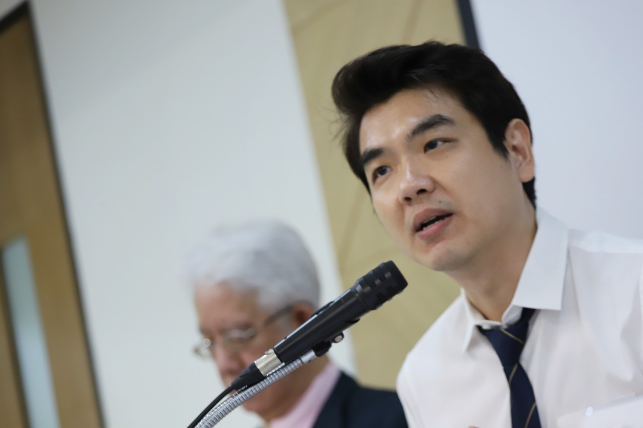 "ปิยบุตร" ร่วมถกเวที "ถ้าการเมืองดีจะคุยเรื่องสถาบันกษัตริย์อย่างไร" ย้ำต้องยึดหลักประชาธิปไตย - ชี้มีหลายประเด็นต้องแก้ไข