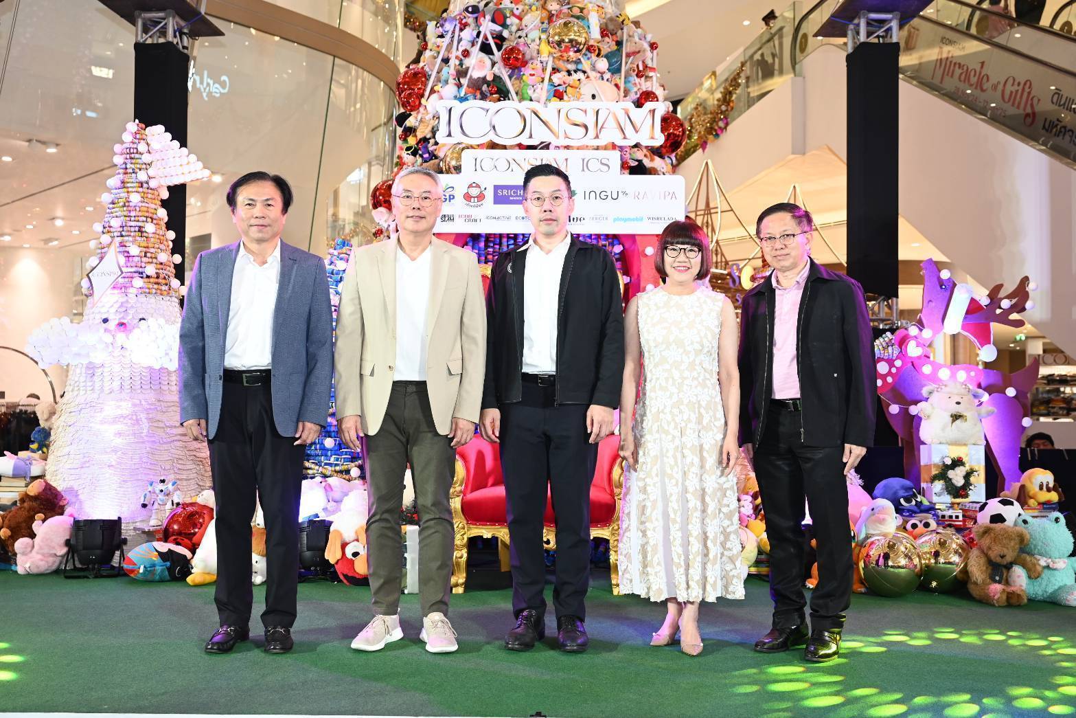 “ICONSIAM MIRACLE OF GIFTS 2024” พบกับต้นคริสต์มาส Upcycle ส่งต่อมหัศจรรย์แห่งการให้  ตั้งแต่วันนี้-5 ม.ค.68 ที่ไอคอนสยามและไอซีเอส