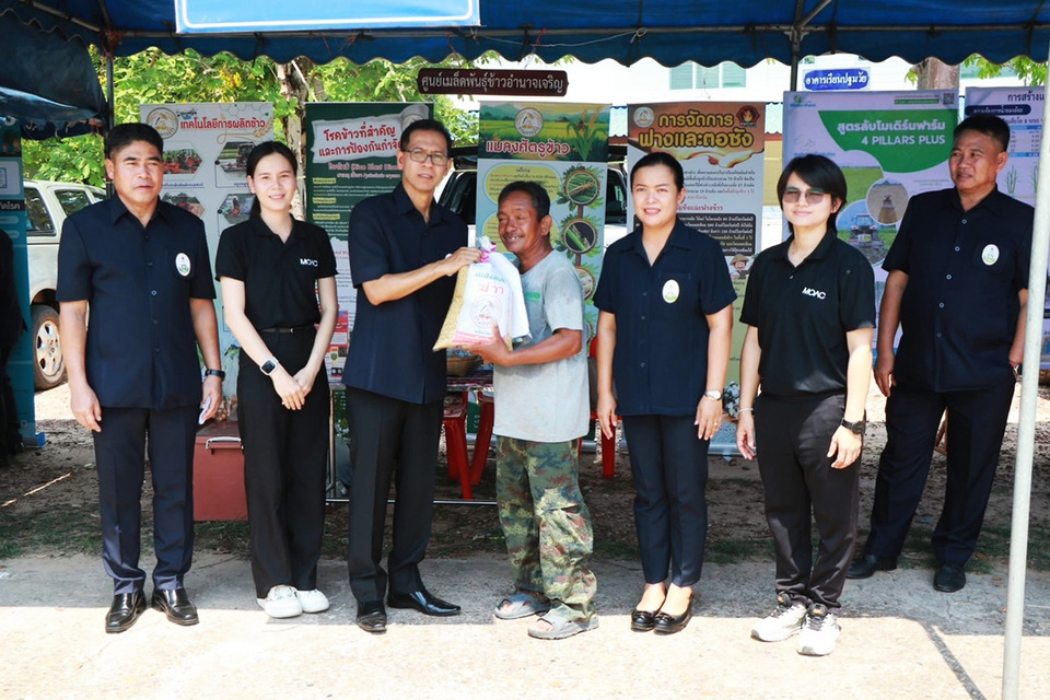 ศมข.อำนาจเจริญ ร่วมโครงการ "คลินิกเกษตรเคลื่อนที่ฯ ครั้งที่ 3" ส่งเสริมการผลิตข้าวคุณภาพดี
