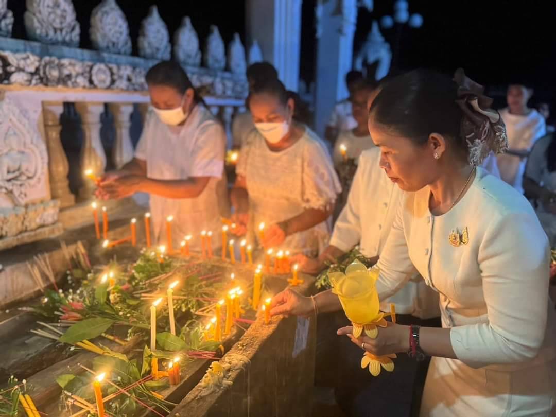 "สส.สุภาพร" พร้อมพุทธศาสนิกชนถวายเทียนพรรษาและเวียนเทียน เนื่องวันเข้าพรรษา