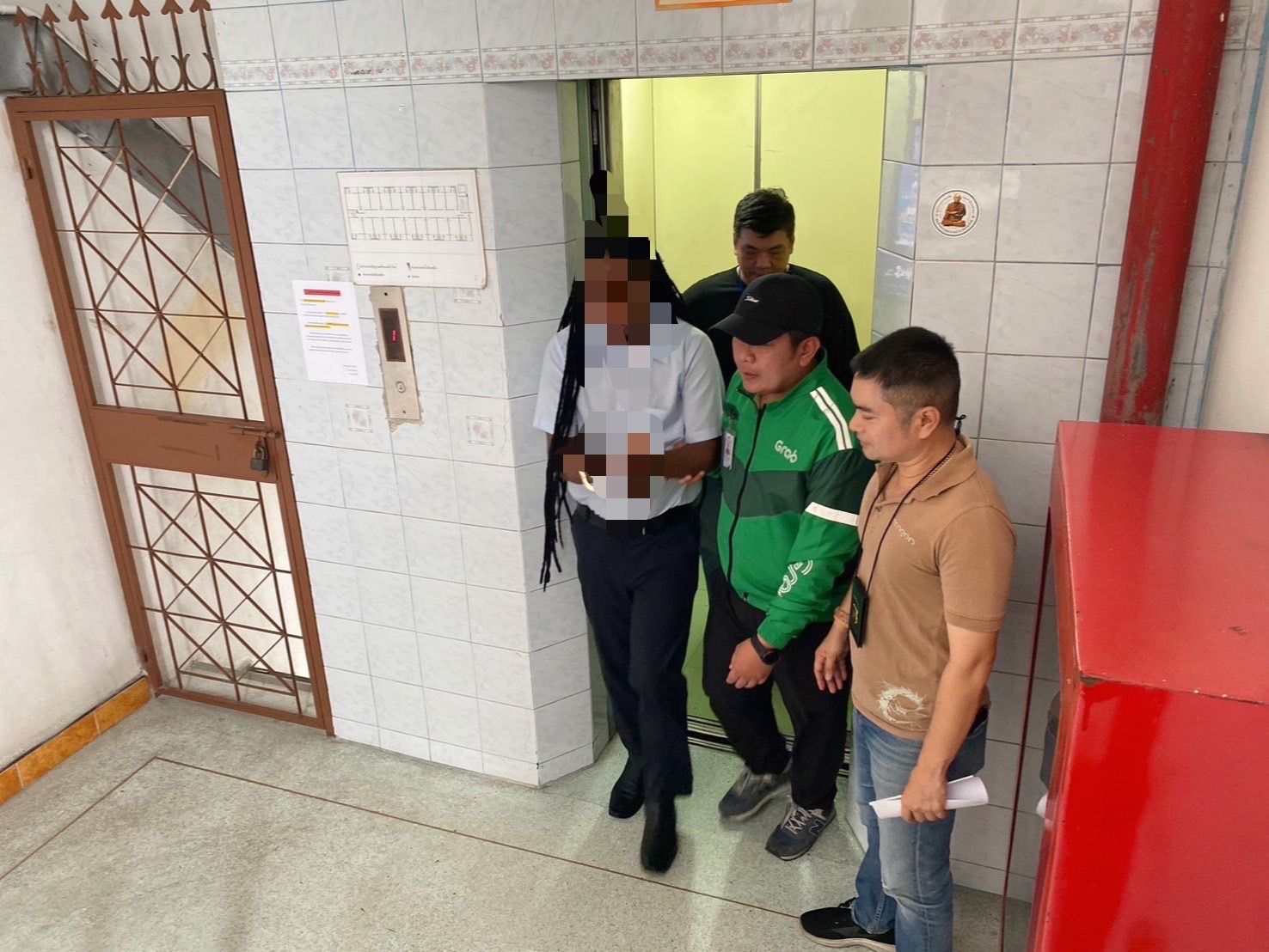 หลอกให้รัก! บุกจับชาวซิมบับเวแก๊งค์ Romance Scam ลวงสาวไทยหมายจับเพียบ 