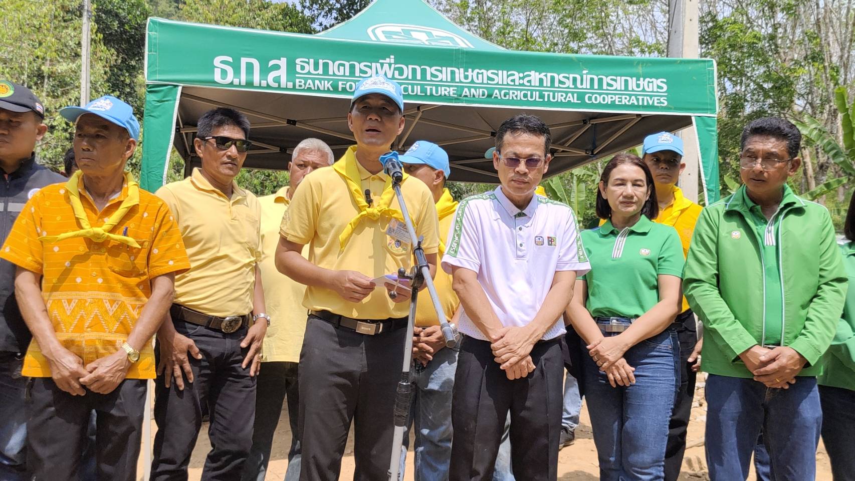  ธ.ก.ส.ประจวบคีรีขันธ์ ส่งมอบฝายชะลอน้ำให้ชุมชน เพื่อยกระดับคุณภาพชีวิตของเกษตรกรในการประกอบอาชีพ