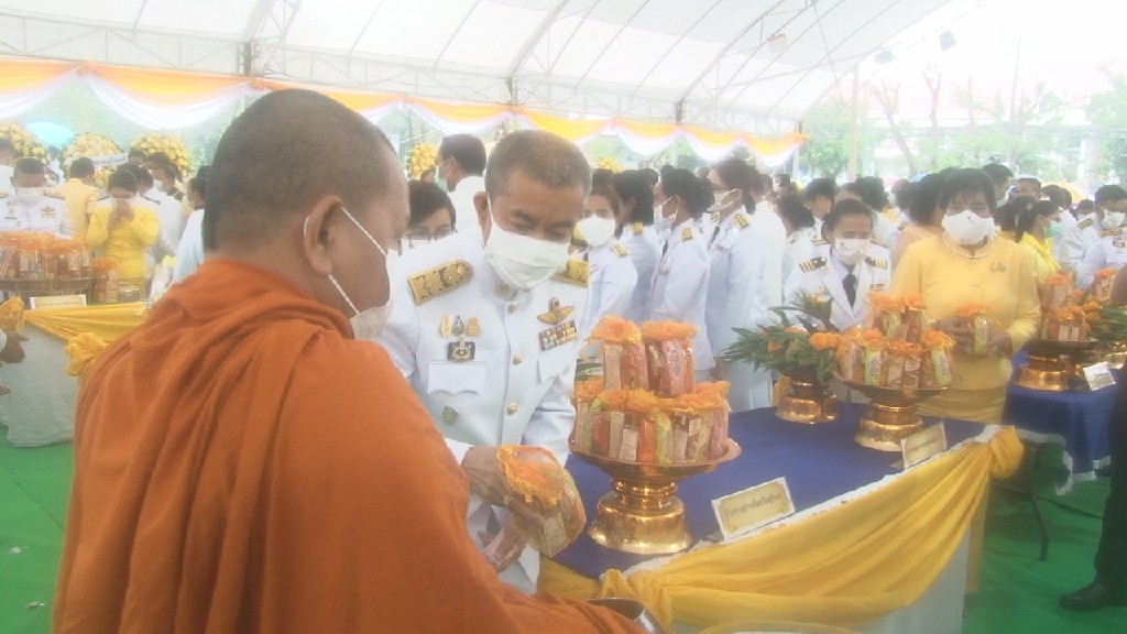 ผู้ว่าฯสุรินทร์ นำพสกนิกรบำเพ็ญกุศลเนื่องในวันคล้ายวันสวรรคตพระบาทสมเด็จพระบรมชนกาธิเบศร มหาภูมิพลอดุลยเดชมหาราช บรมนาถบพิตร