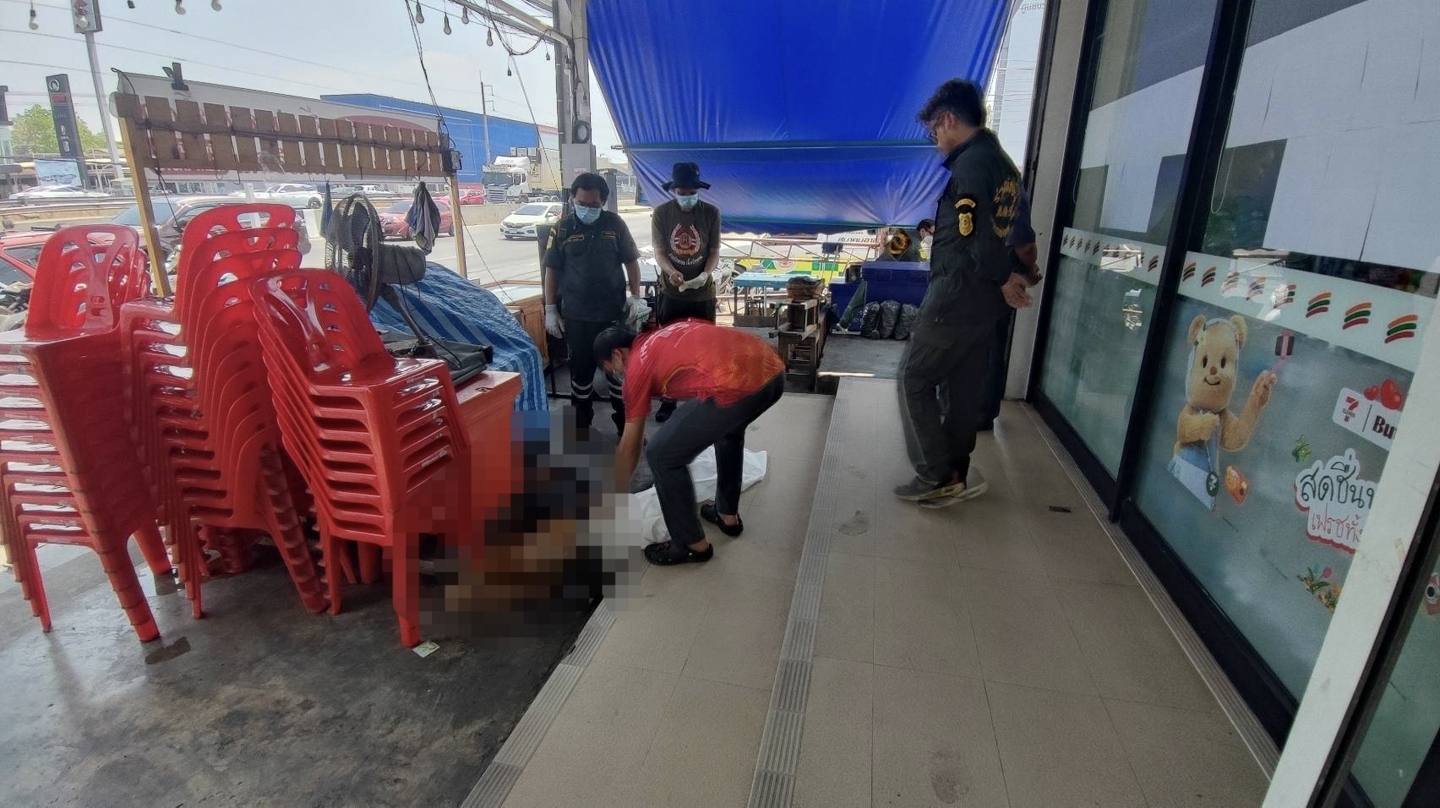 ปทุมธานีอากาศร้อน หนุ่มเป็นลมเสียชีวิต ขณะยืนพิงถังน้ำแข็งร้านขายจิ้มจุ่ม