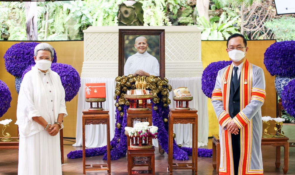 มข. มอบปริญญาดุษฎีบัณฑิตกิตติมศักดิ์แด่ “แม่ชีศันสนีย์”