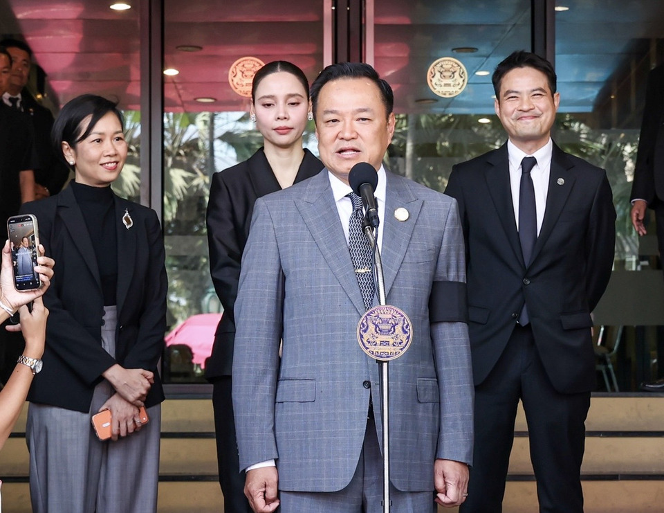 “อนุทิน” อวยพรคนไทย ย้ำปีหน้าม้าต้องโจนทะยาน แย้มนัยทางการเมือง “ขี่ม้าขาว” หรือไม่ประชาชนคือคำตอบ