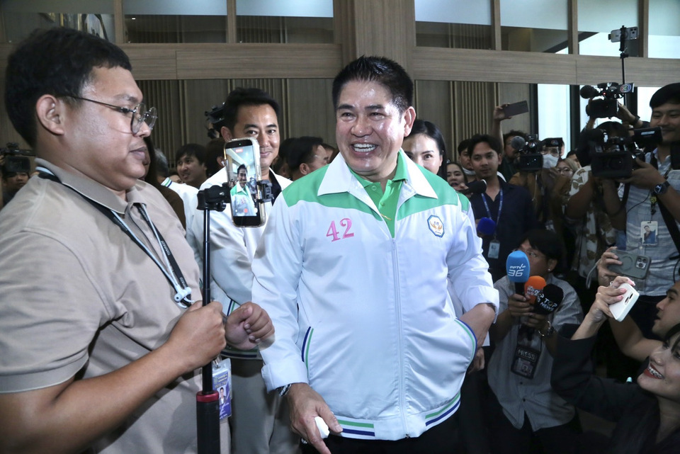 "ธรรมนัส" เลื่อนบินยุโรป ไปคืนนี้แทน เข้ากระทรวงเกษตรฯประชุมก่อน จับตา "กล้าธรรม"ชัดเจนเข้าร่วมรัฐบาลหรือไม่