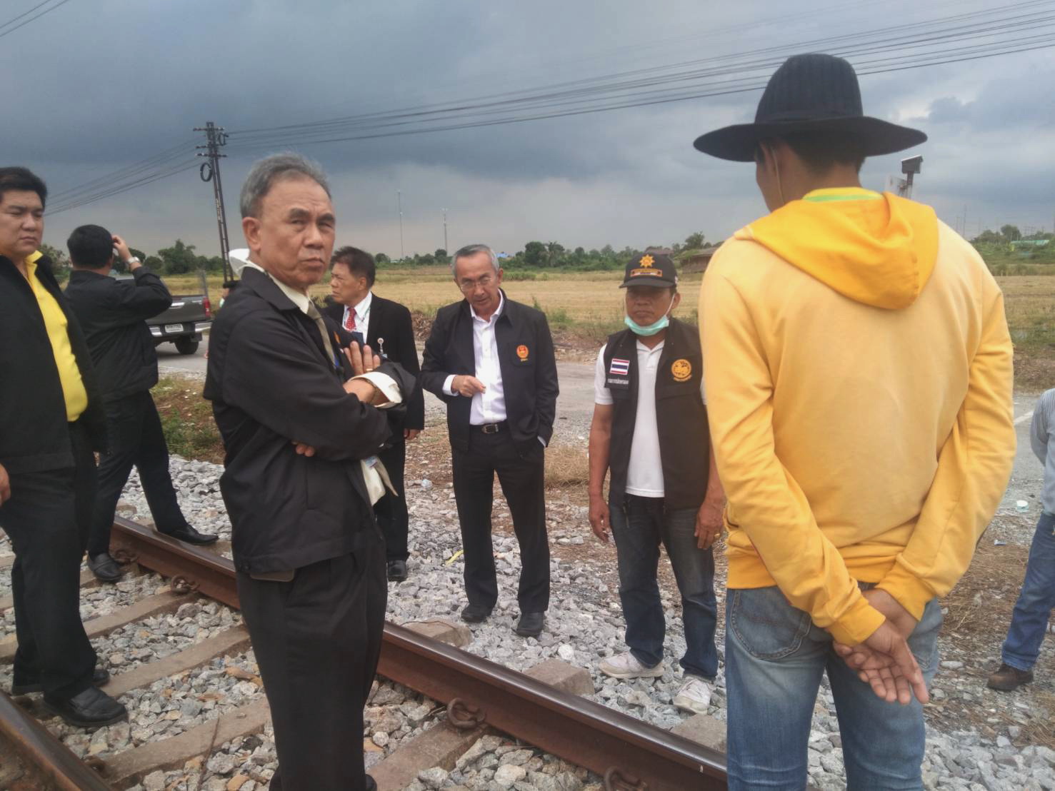 กรรมาธิการคมนาคม สว. ลงพื้นที่ดูจุดตัดรถไฟคลองแขวงกลั่น