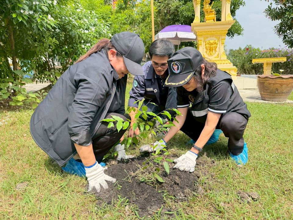 ซีแอนด์จีฯร่วมปรับภูมิทัศน์สวนลาภาภิรมย์ เขตหนองแขม สร้างสิ่งแวดล้อมที่ดีให้ประชาชน