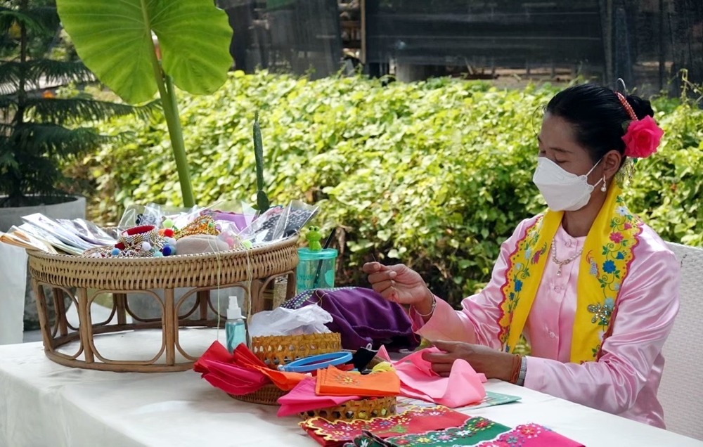 “ชาวเจ็ดเสมียน” สร้างพื้นที่สุขภาวะ จัดงาน สืบสานงานศิลป์ภูมิปัญญาฯ...“ชายลูกทุ่ง หญิงนุ่งซิ่น กินข้าวปิ่นโต”
