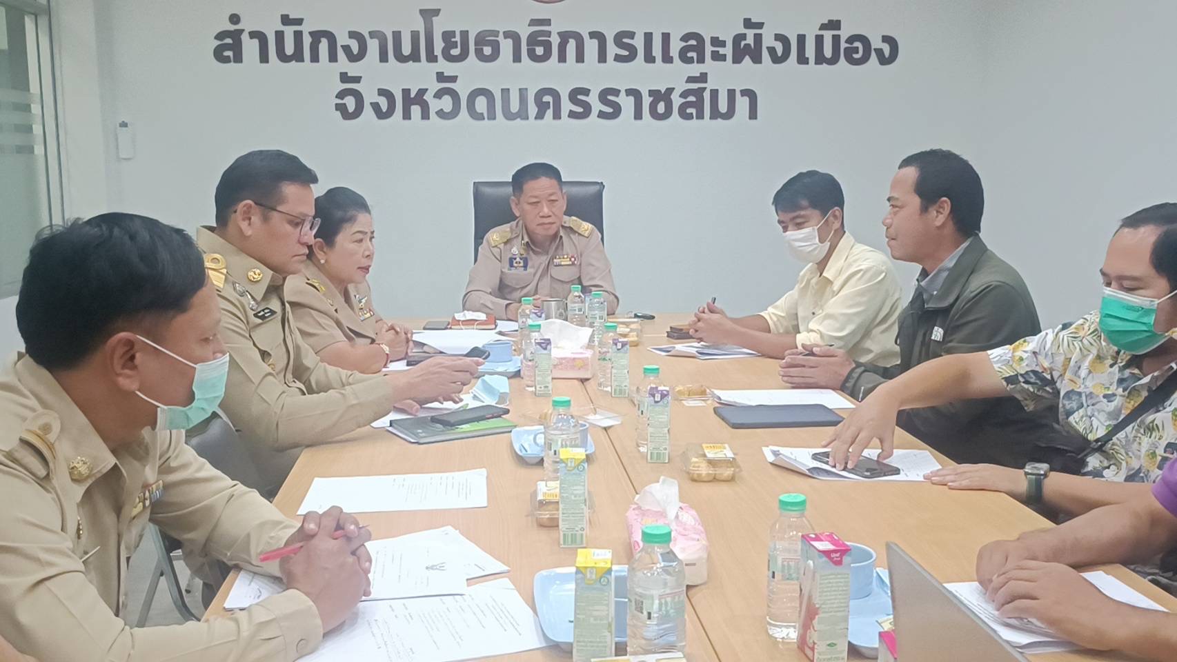 โคราชจี้ผู้รับเหมาสร้างระบบระบายน้ำเร่งคืนผิวจราจร ชาวบ้านเดือดร้อนทำเศรษฐกิจพัง สัญจรไม่สะดวกกว่า 2 ปี