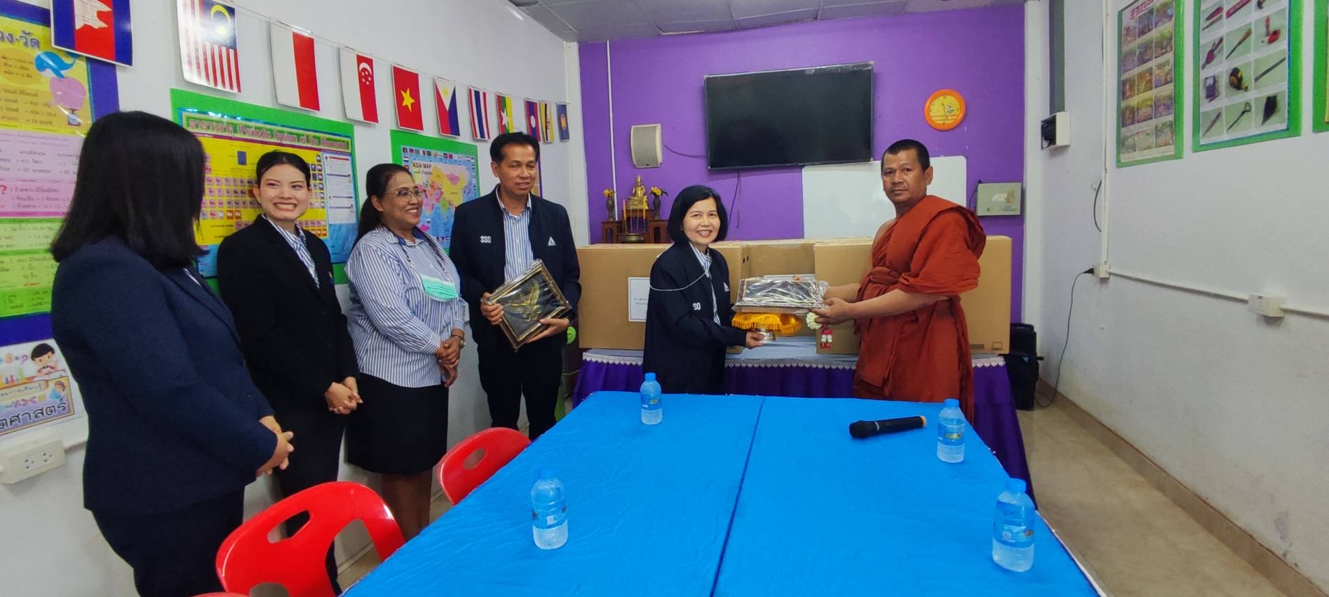 สำนักงานประกันสังคม มอบเครื่องคอมพิวเตอร์และเครื่องสำรองไฟฟ้า จำนวน 5 ชุด ให้โรงเรียนพระปริยัติธรรม